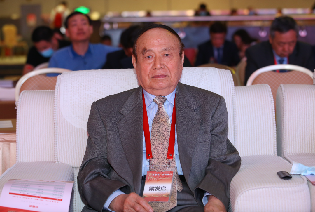 我院名誉院长杨博华受邀出席“协和血管医学大会暨中国血管和腔内血管论坛”(图10) 我院名誉院长杨博华受邀出席“协和血管医学大会暨中国血管和腔内血管论坛”(图10)