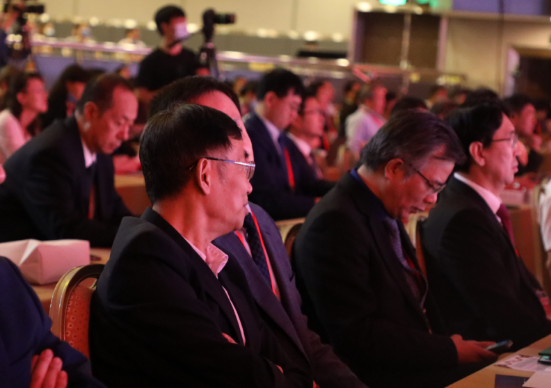 我院名誉院长杨博华受邀出席“协和血管医学大会暨中国血管和腔内血管论坛”(图12) 我院名誉院长杨博华受邀出席“协和血管医学大会暨中国血管和腔内血管论坛”(图12)